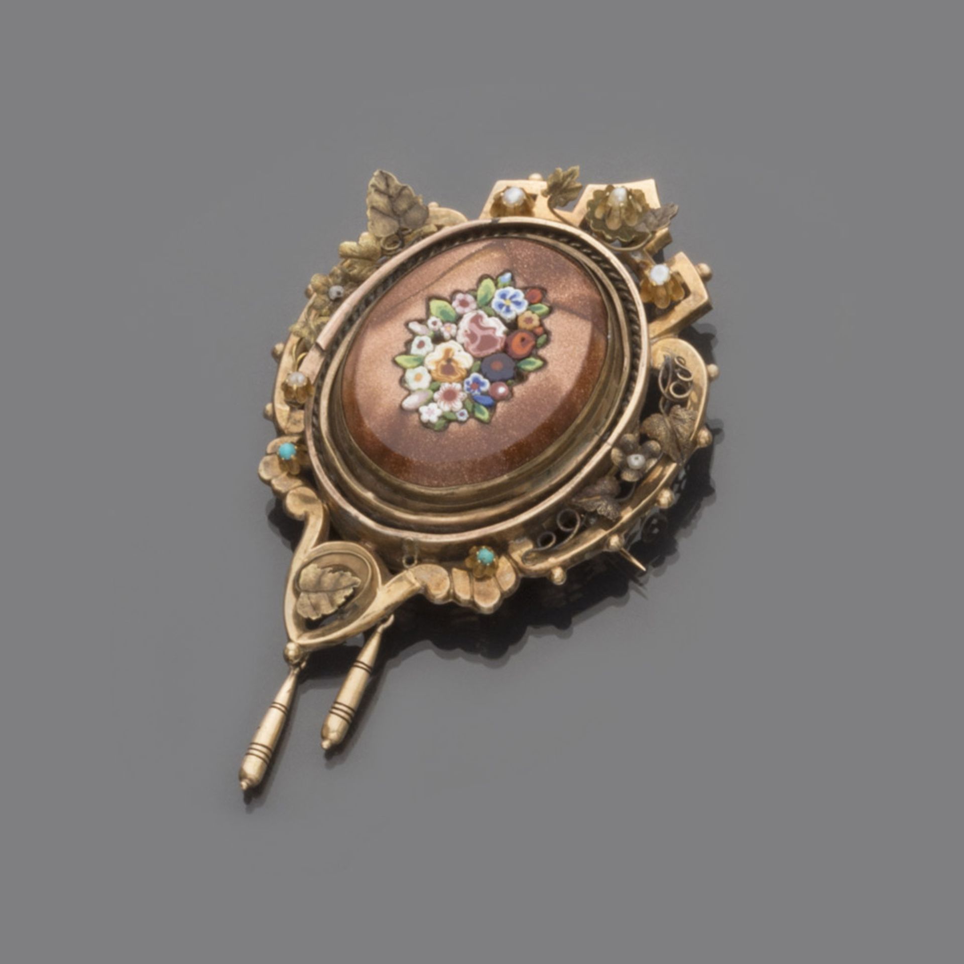 BOURBON BROOCH in gold composition floral lower part, with picture holder.