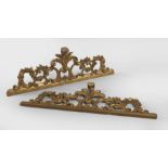 A pair of giltwood friezes, early 20th century. Measures cm. 34 x 100. COPPIA DI FREGI IN LEGNO