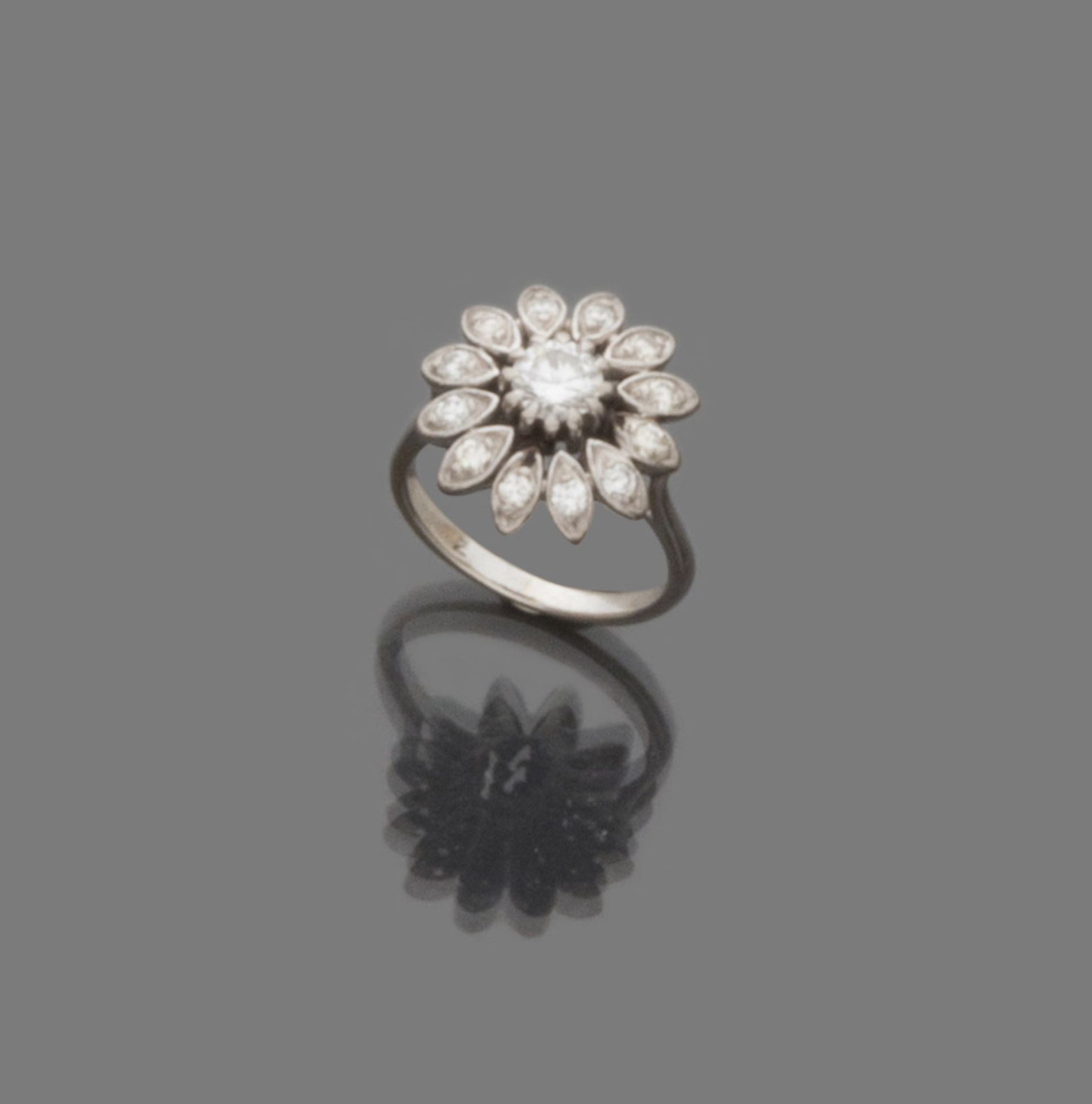 RING in white gold 18 kts., with central diamond and contour of diamonds. Diamond ct. 0.35 ca.,