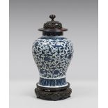 A CHINESE WHITE AND BLUE PORCELAIN VASE, 19TH CENTURY Measures cm. 34,5 x 25 VASO IN PORCELLANA