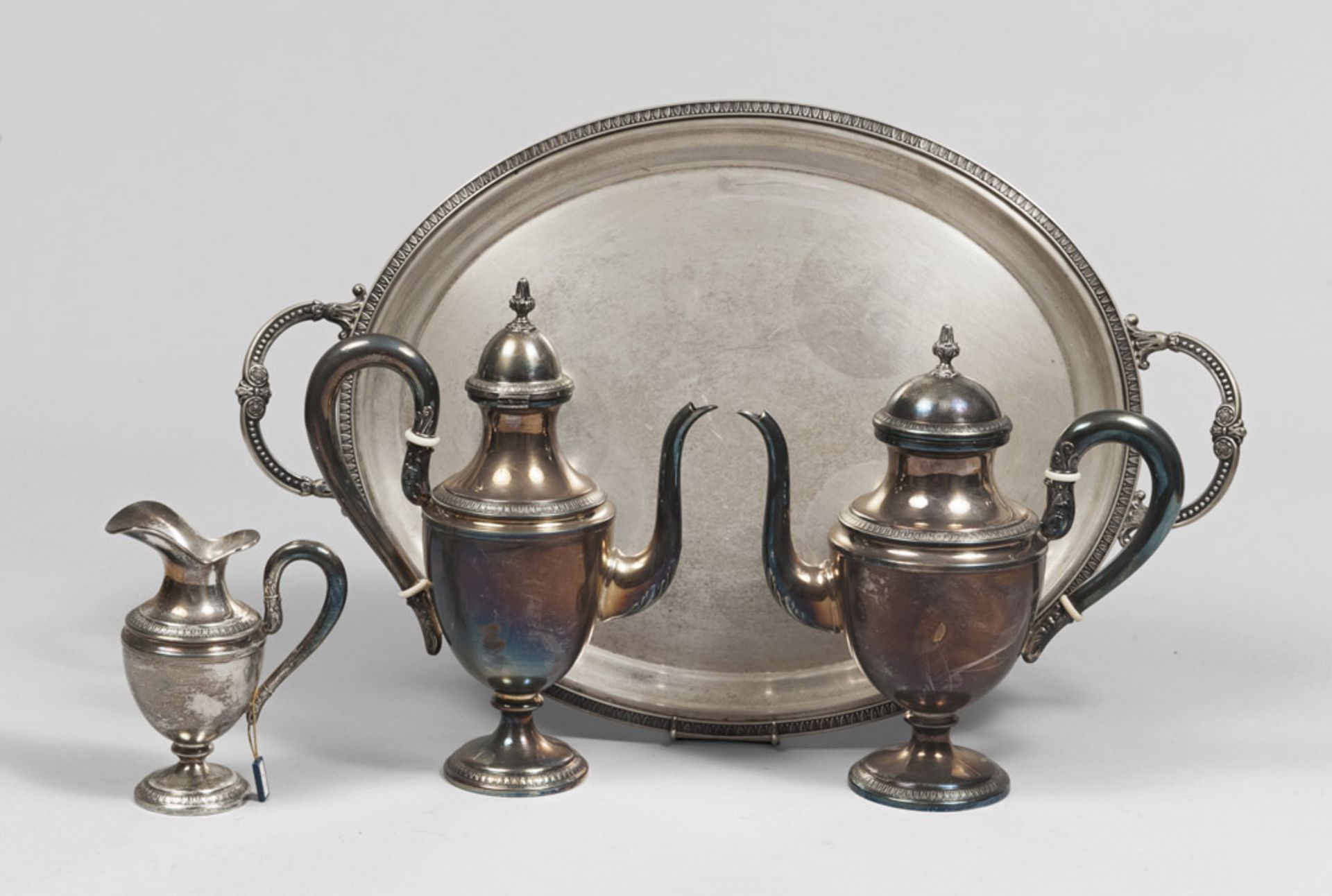 SILVER SET OF TEA AND COFFEE, EARLY 20TH CENTURY Measures teapot cm. 30 x 28 x 16, gross general