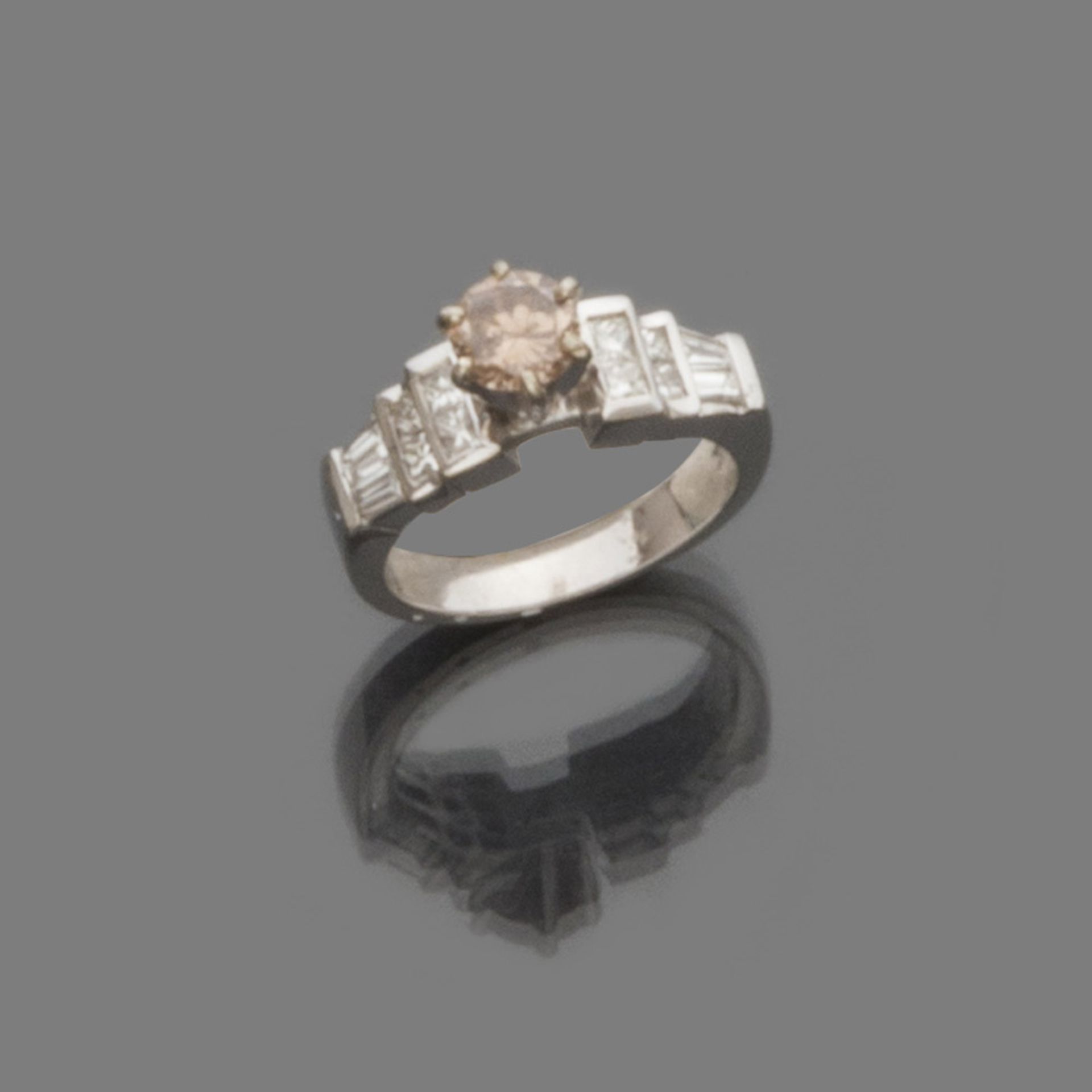 RING in white gold 18 kts., with diamonds brown and diamonds cut teppers and cut prince. diamonds