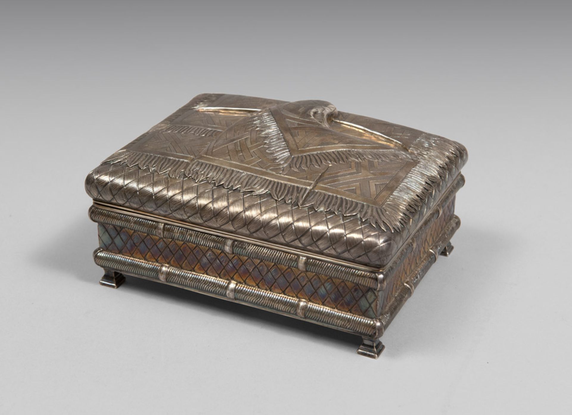 Silver box, Moscow punch late 19th century. Measures cm. 10 x 17 x 14, weight gr. 945. SCATOLA IN