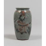 A CHINESE PORCELAIN VASE, 20TH CENTURY Measures cm. 18,5 x 10. VASO IN PORCELLANA A SMALTO