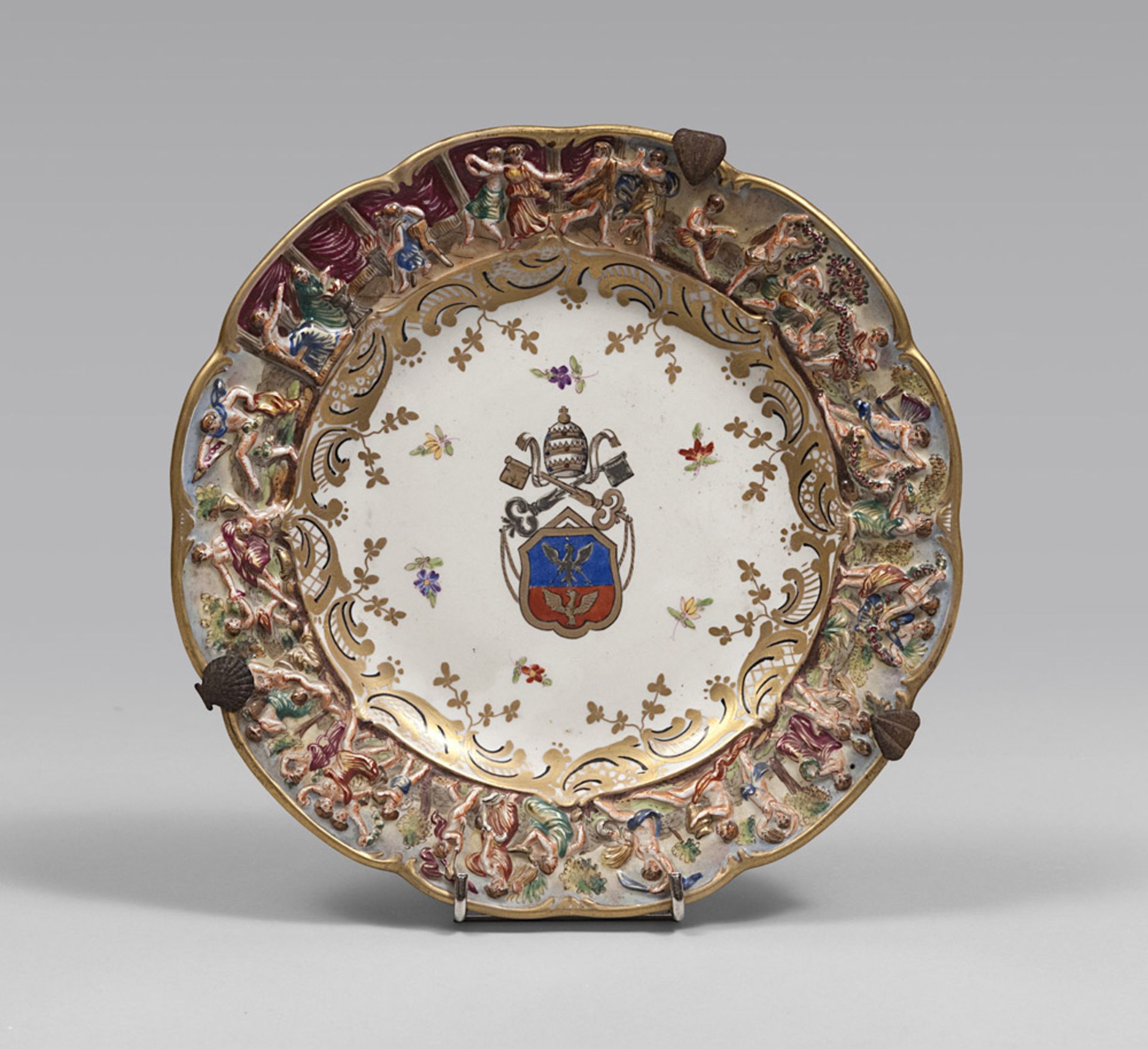 Porcelain dish, 19th Century Capodimonte. Diameter cm. 23. PIATTO IN PORCELLANA, CAPODIMONTE XIX