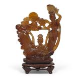 A CHINESE CHALCEDONY GROUP, 20TH CENTURY depicting Chang'è. Measures cm. 14 x 12 x 3,5. GRUPPO IN