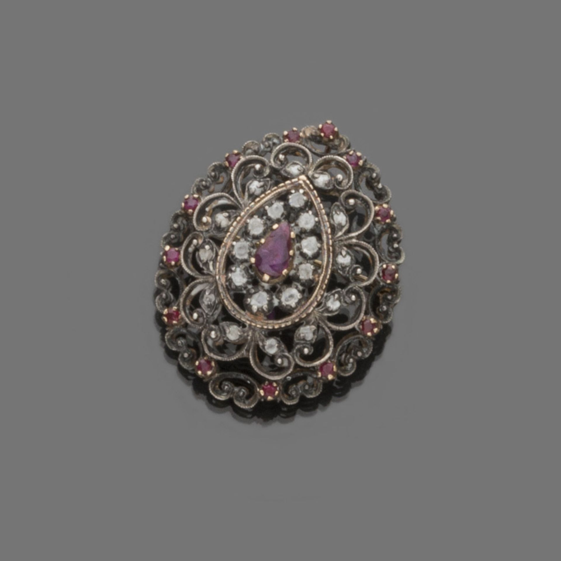 BROOCH in gold and silver, with rubies and diamonds old cut. Measures cm. 4,5 x 4, bright ct. 0.