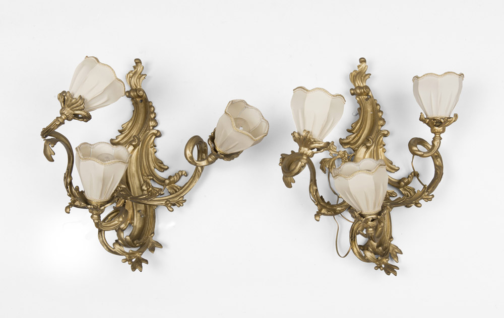 A PAIR OF GILDEDED BRONZE APPLIQUES, 19TH CENTURY of Luigi XV style, chisels to motives for