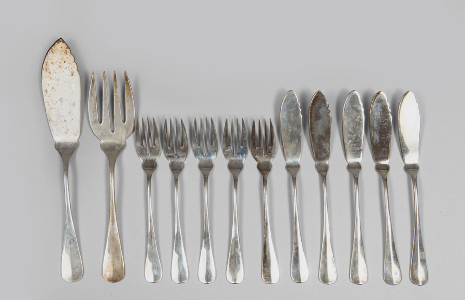 PART OF SET OF SILVER CUTLERY, 20TH CENTURY Composed by twelve fish forks, twelve fish knives and