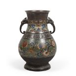 A CHINESE CLOISONNÉ BRONZE VASE, EARLY 20TH CENTURY Measures cm. 37 x 26. GRANDE VASO IN BRONZO E