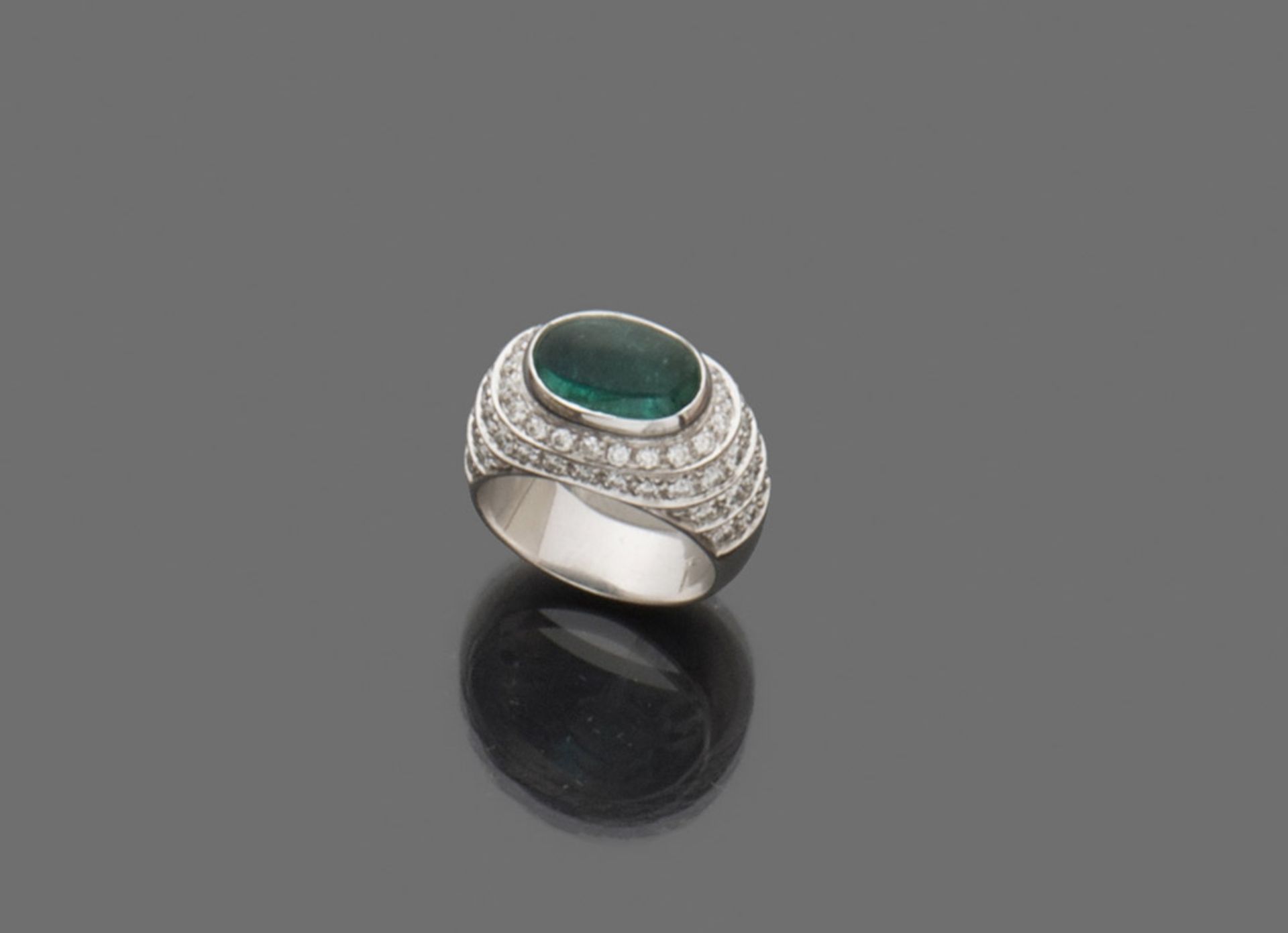 White gold 18 kts. ring, with central emerald and brilliant. Emerald ct. 2.50 ca., brilliant ct. 1.