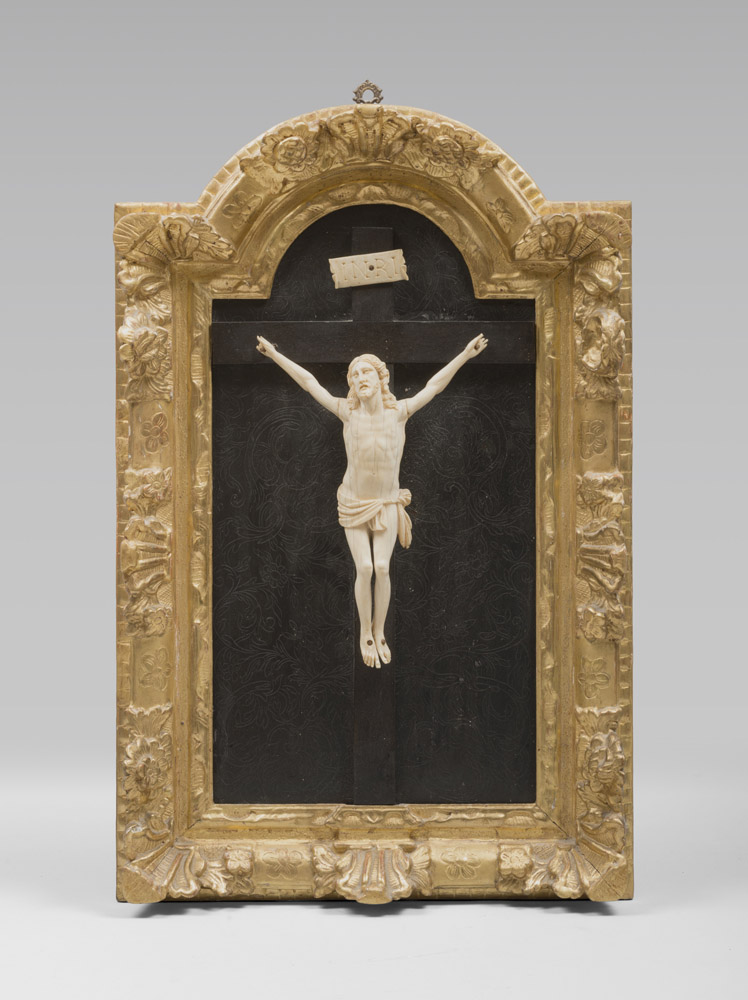 AVORY CHRIST, PROBABLY FRANCE 18TH CENTURY refined sculpture with movable arms and cross in ebony