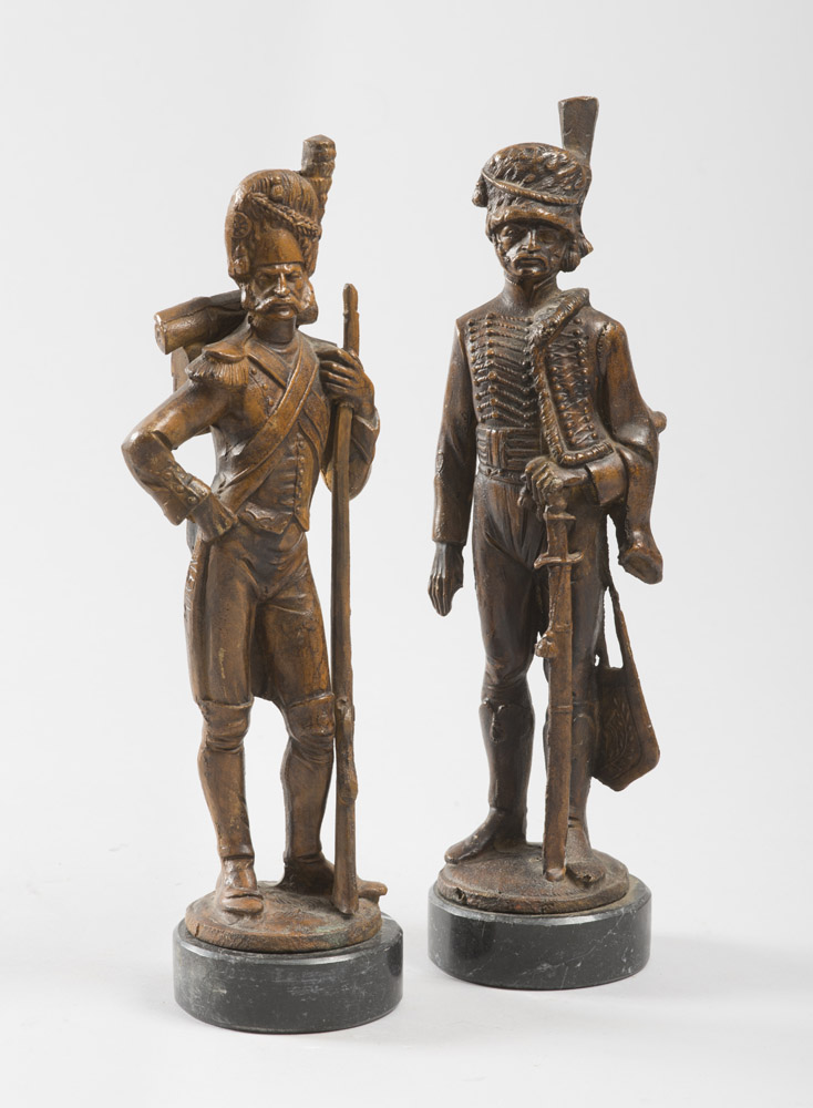 A PAIR OF BRONZE SCULPTURES, EARLY 20TH CENTURY representing officer and fuciliere Hussars.