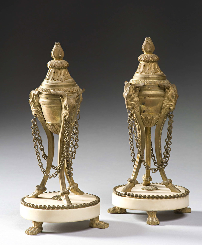 A PAIR OF ATHENIENNES, END OF LOUIS 19TH PERIOD Gilt bronze wih alabaster bases. Measures cm. 27 x