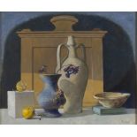 SARO TRICOMI (Catania 1937) Brocche e limone, 2007 Olio su tela, cm. 50 x 60 Firma in basso a