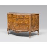 WALNUT ROOT COMODE, VENICE, 18TH CENTURY Two big and two small drawers Measures cm 87 x 134 x 57