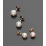 TWO COUPLES OF EARRINGS in yellow gold 18 kt. and silver, embellished with pearls. Pearls mm. 10 and