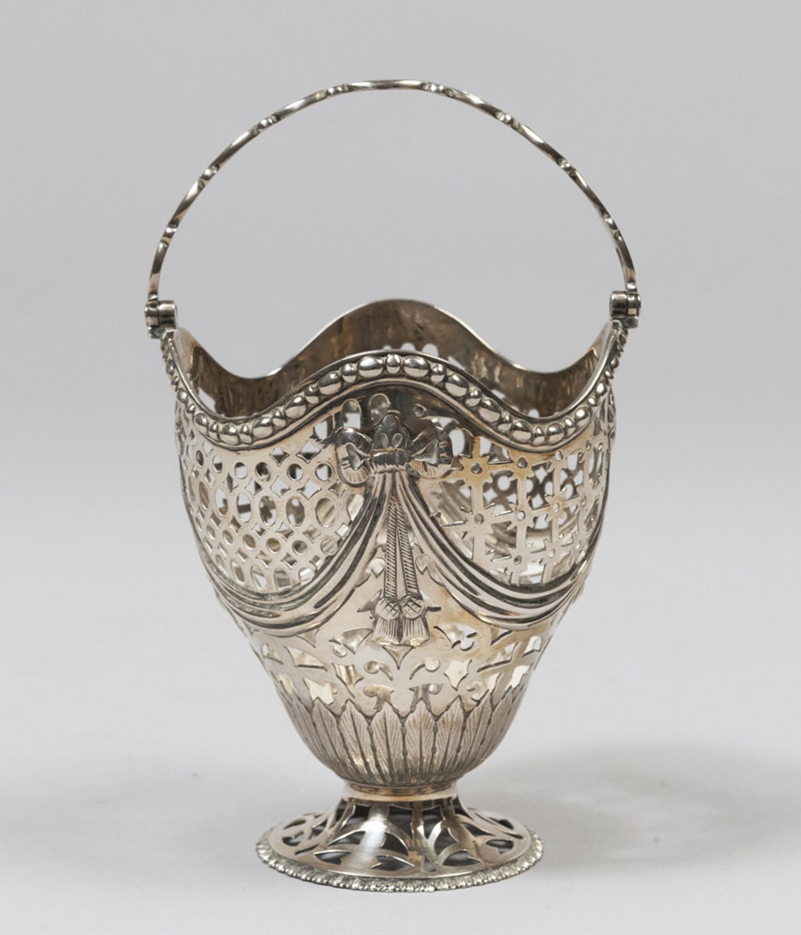 SMALL BASKET IN SILVER, PUNCH LONDON 1897 perforated body with drapes. Silversmith John Henry