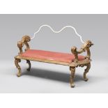 SMALL GILTWOOD SOFA WITH BAROQUE ELEMENTS Measures cm 93 x 137 x 55. PICCOLO DIVANO IN LEGNO DORATO,