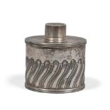 SILVER FLASK, LONDON PUNCH GEORGE III PERIOD Oval embossed body. Title 925/1000. Measures cm. 8.5