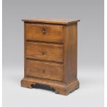 SMALL CHERRYWOOD COMO', CENTRAL ITALY, 18TH CENTURY Three drawers. Measures cm 77 x 57 x 28. PICCOLO