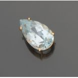 PENDANT a drop of aquamarine, with yellow gold frame 18 kt. Length cm. 2, total weight gr. 4.40.