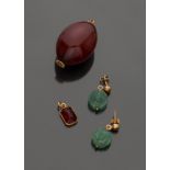 COUPLE OF EARRINGS AND TWO PENDANTS in yellow gold 18 kt., decorated with semiprecious stones.