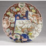 BIG POLYCHROME AND GOLD PORCELAIN DISH, JAPAN 20TH CENTURY Size cm. 5 x 41. GRANDE PIATTO IN