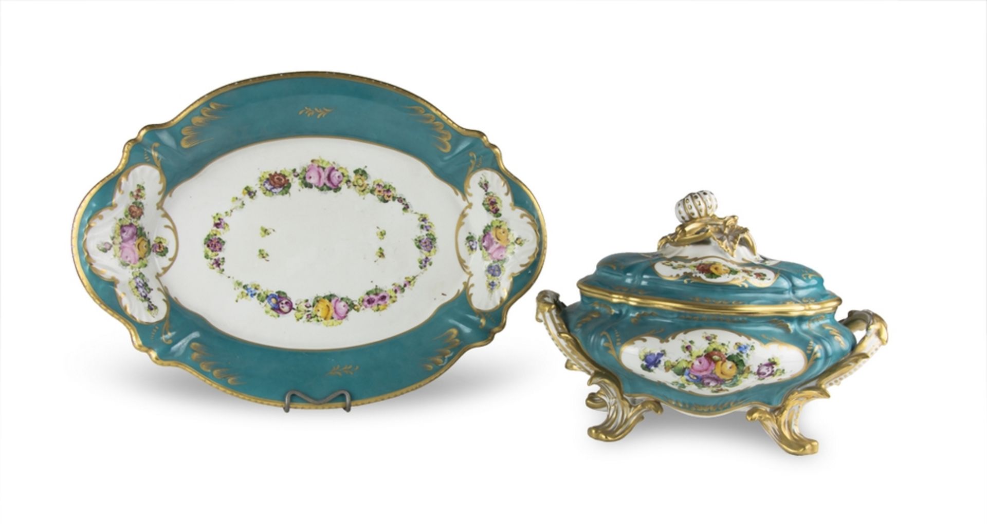 BEAUTIFUL ZUPPIERA WITH PLATE, LIMOGES XX CENTURY with a green background, with a polychrome and