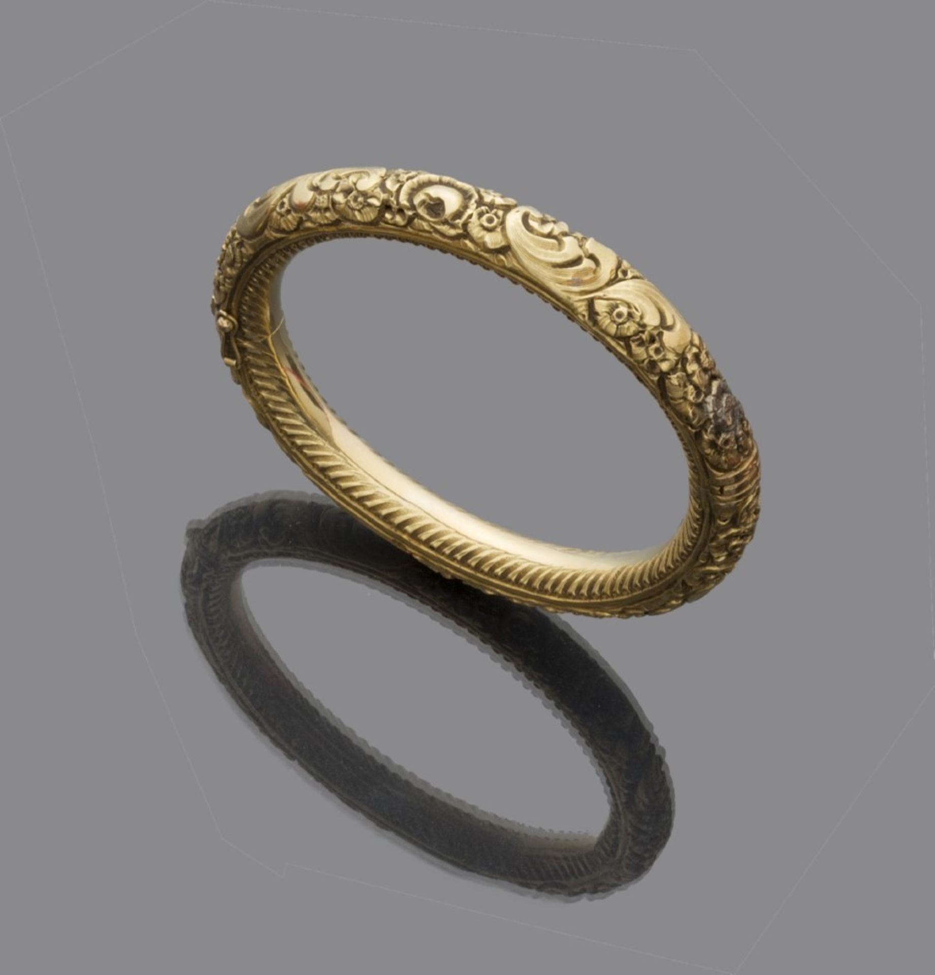 RIGID BRACELET entirely in 18 kt yellow gold, with a vegetable and floral pattern. Diameter cm. 7.5,