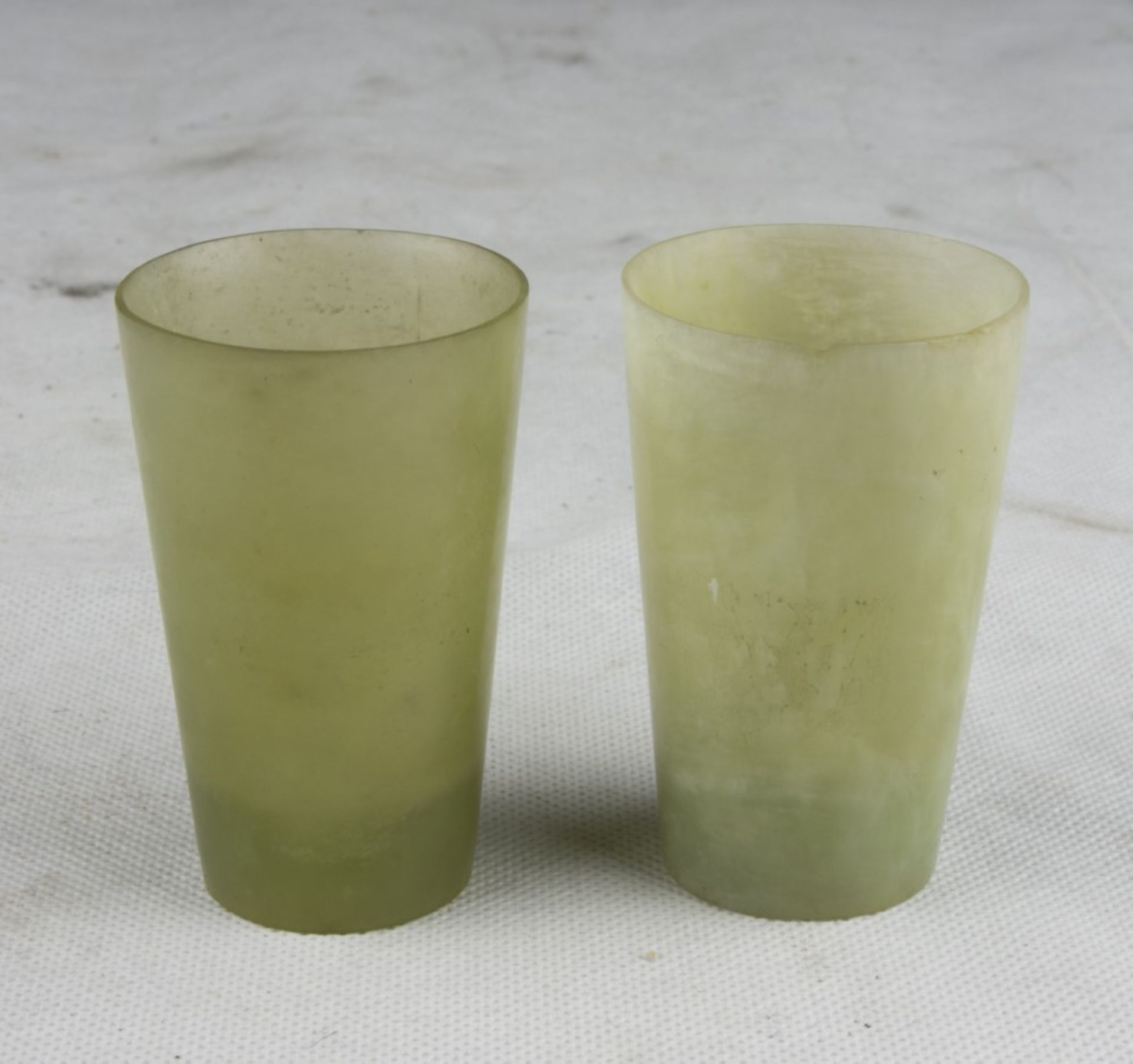A pair of jade small glasses. 20th century. Measures cm. 7,5 x 4,7. COPPIA DI BICCHIERINI IN