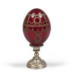 SMALL EGG IN STYLE FABERGE, ITALY XX CENTURY glass egg with engraved garlands, silver base. Measures