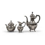 Silver tea set, 19th century Separators in bone. Consisting of teapot, sugar bowl and milk. Title