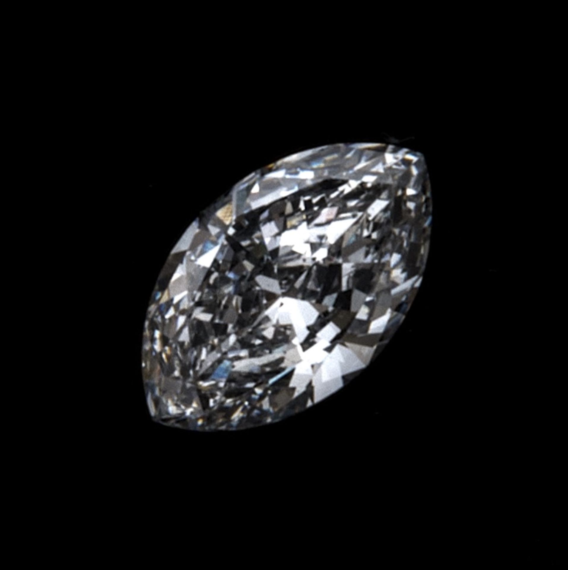 DIAMOND cut marquise. Measurements mm. 6.82 x 2.21, diamond ct. 0.38, color F, VVSI purity. Complete