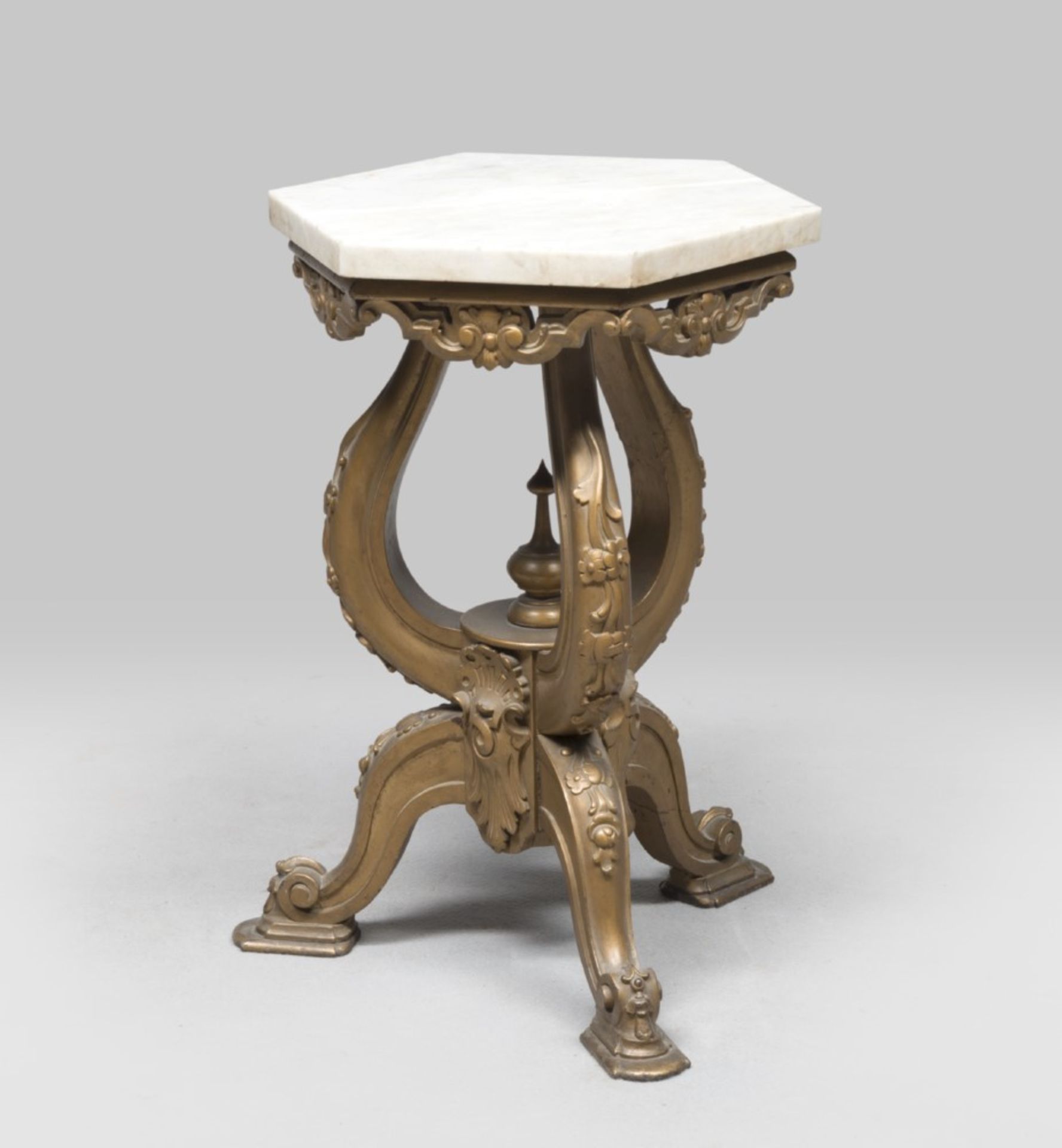 GILTWOOD TABLE, ROME 19TH CENTURY with hexagonal white marble top. Legs and feet shaped and carved