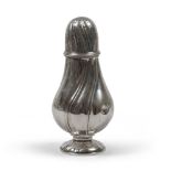 SPARGIZUCCHERO IN SILVER, PUNZONE BERLINO MID XIX CENTURY with a striped tortile body. Mobile