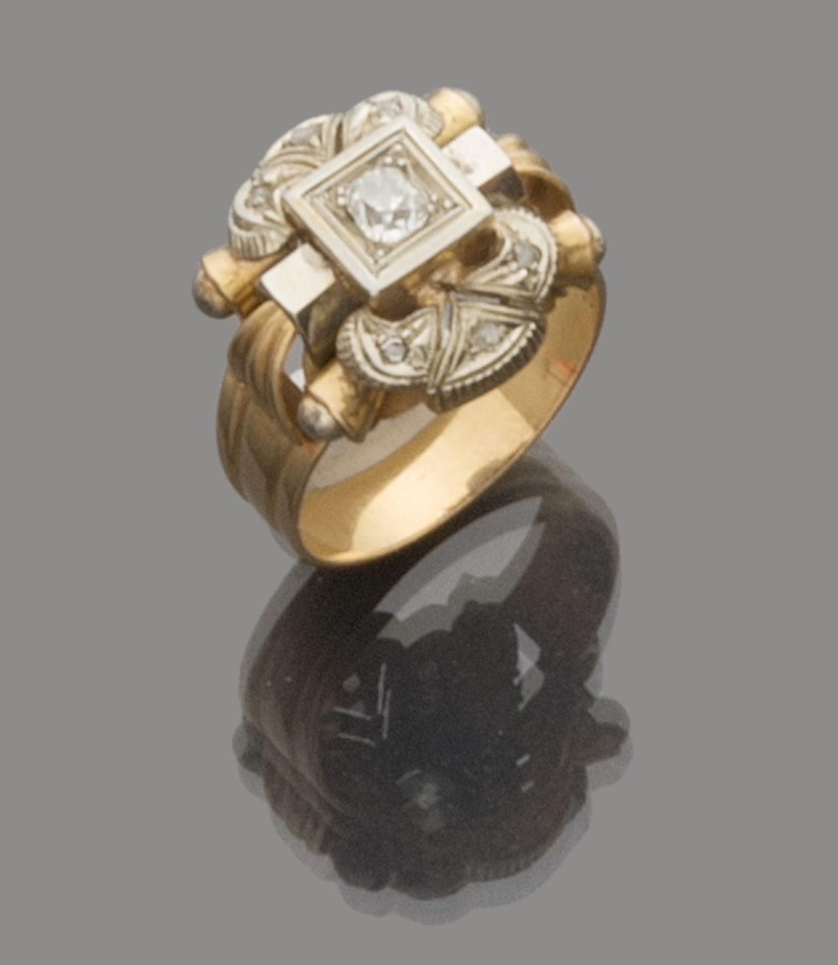 RING in yellow gold 18 kt., with diamond. Diamond ct. 0.20, total weight gr. 6,80. ANELLO in oro