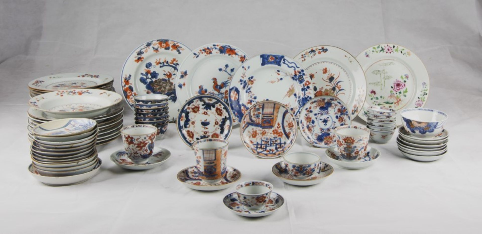 A Set of Chinese polychrome porcelain cup and saucers, compound by 47 pieces. 18th century. Diameter