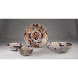 A dish and three bowls in polychrome porcelain. Japan late 19th century. Measures cm. 9,5 x 31,5.