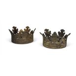 GILDED BRONZE CROWNS, 19TH CENTURY chiseled to cartilages and volutes. Measures cm. 13 x 25.