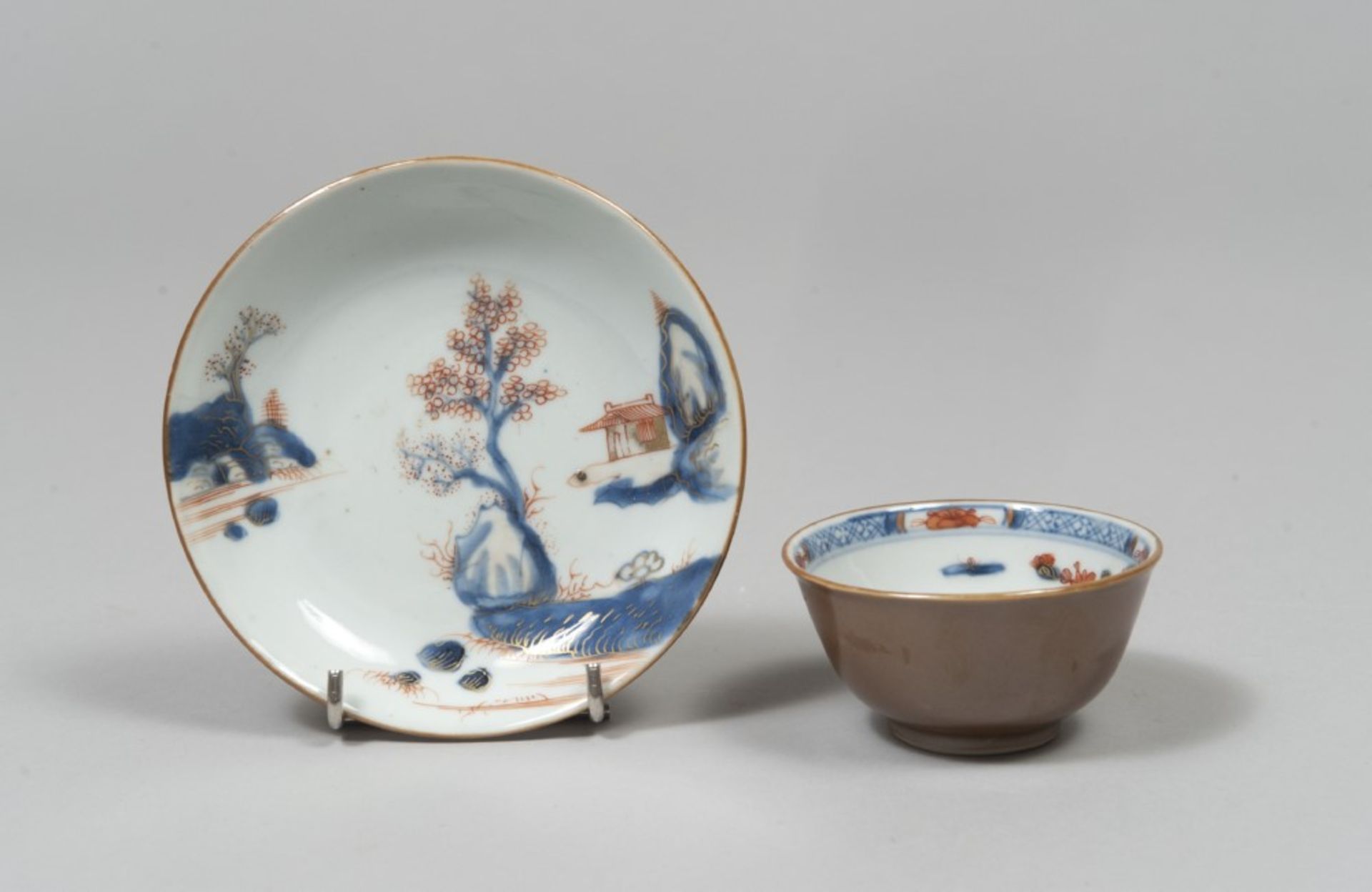 A Chinese porcelain cup with saucer. 19th century. Measures cup cm. 4,5 x 8, diameter saucer cm. 13.