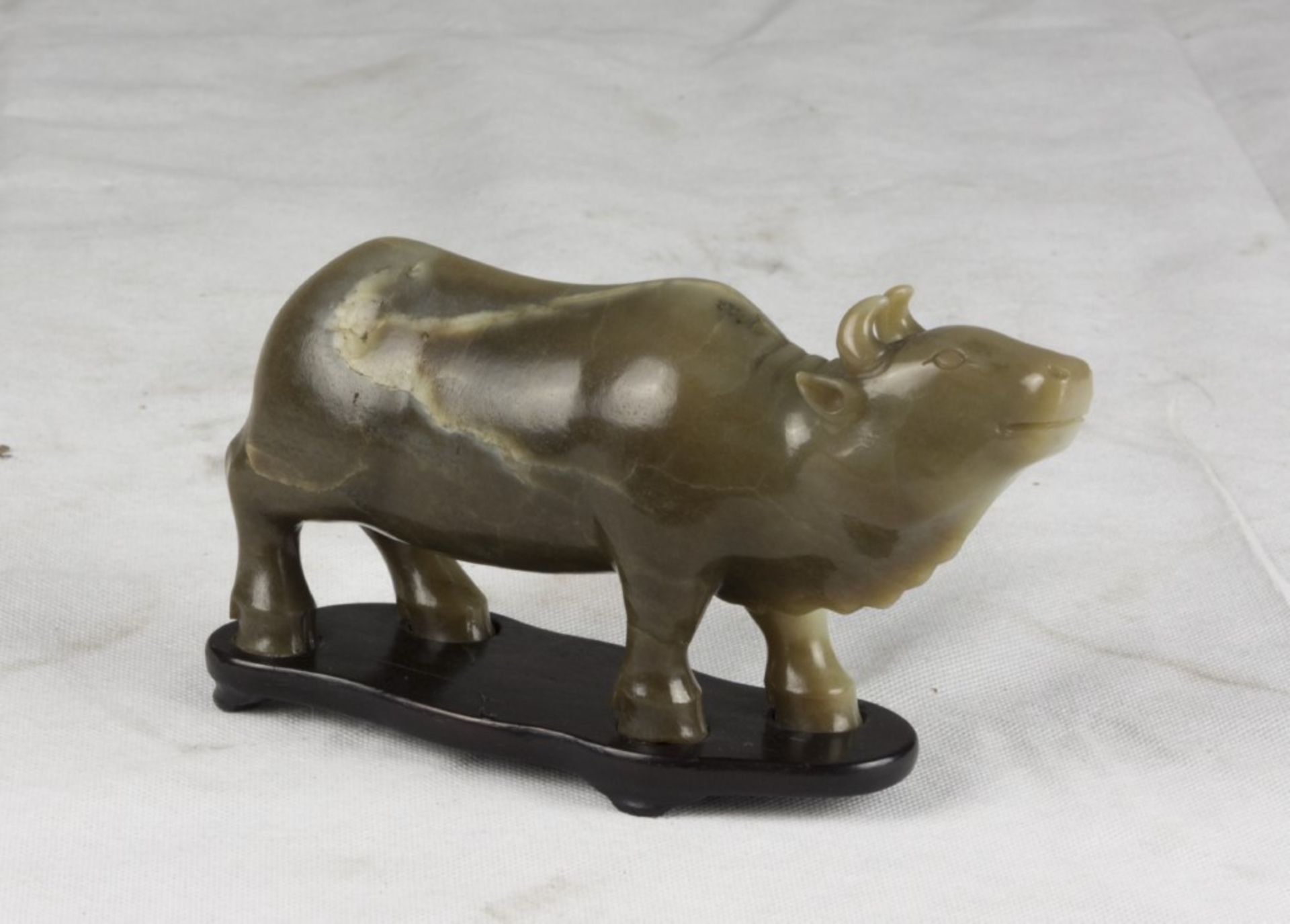 A Chinese jade sculpture, depicting a Buffalo. 19th century. Measures cm. 9 x 19 x 5 SCULTURA IN