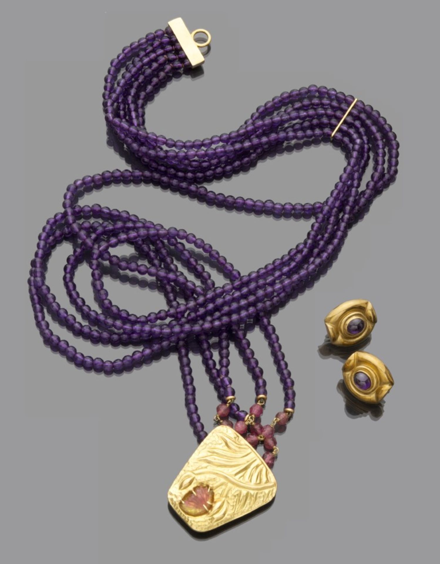 PAIR OF EARRINGS AND NECKLACE five-strand of amethysts, with 18 kt yellow gold clasp. with an