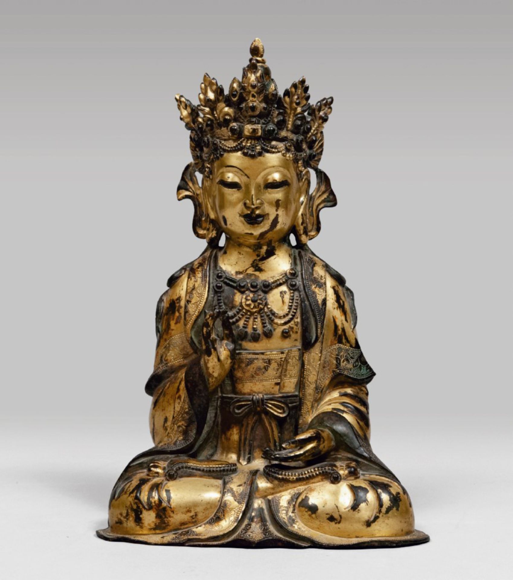 A Chinese gilded bronze sculpture, depicting Guanyin, early 17th century. Measures cm. 35 x 23 x 14.