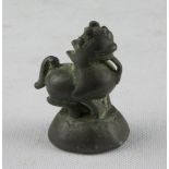 A Chinese bronze paperweight. 20th century. Measures cm. 7 x 4. FERMACARTE IN BRONZO, CINA XX SECOLO