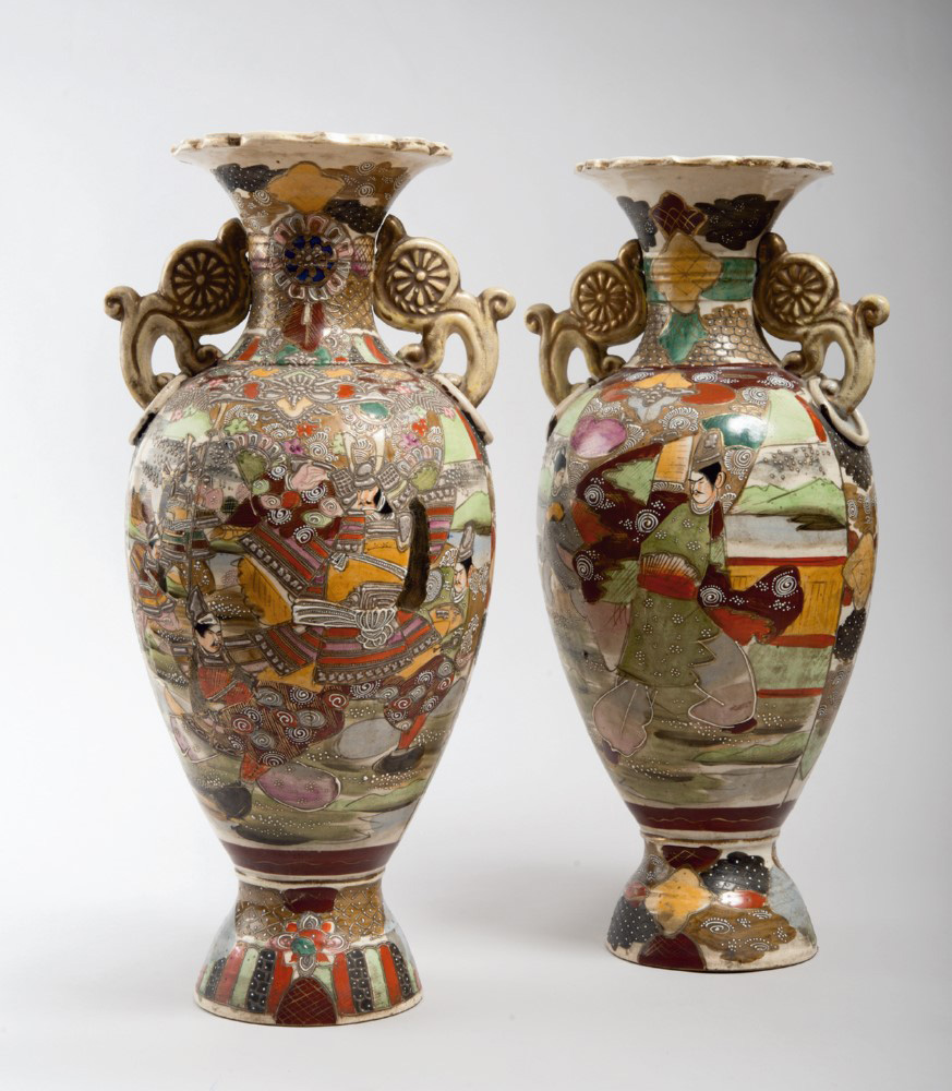 A pair of Japanese ceramic vases. First half 20th century. Measures cm. 61,5 x 30. COPPIA DI VASI IN