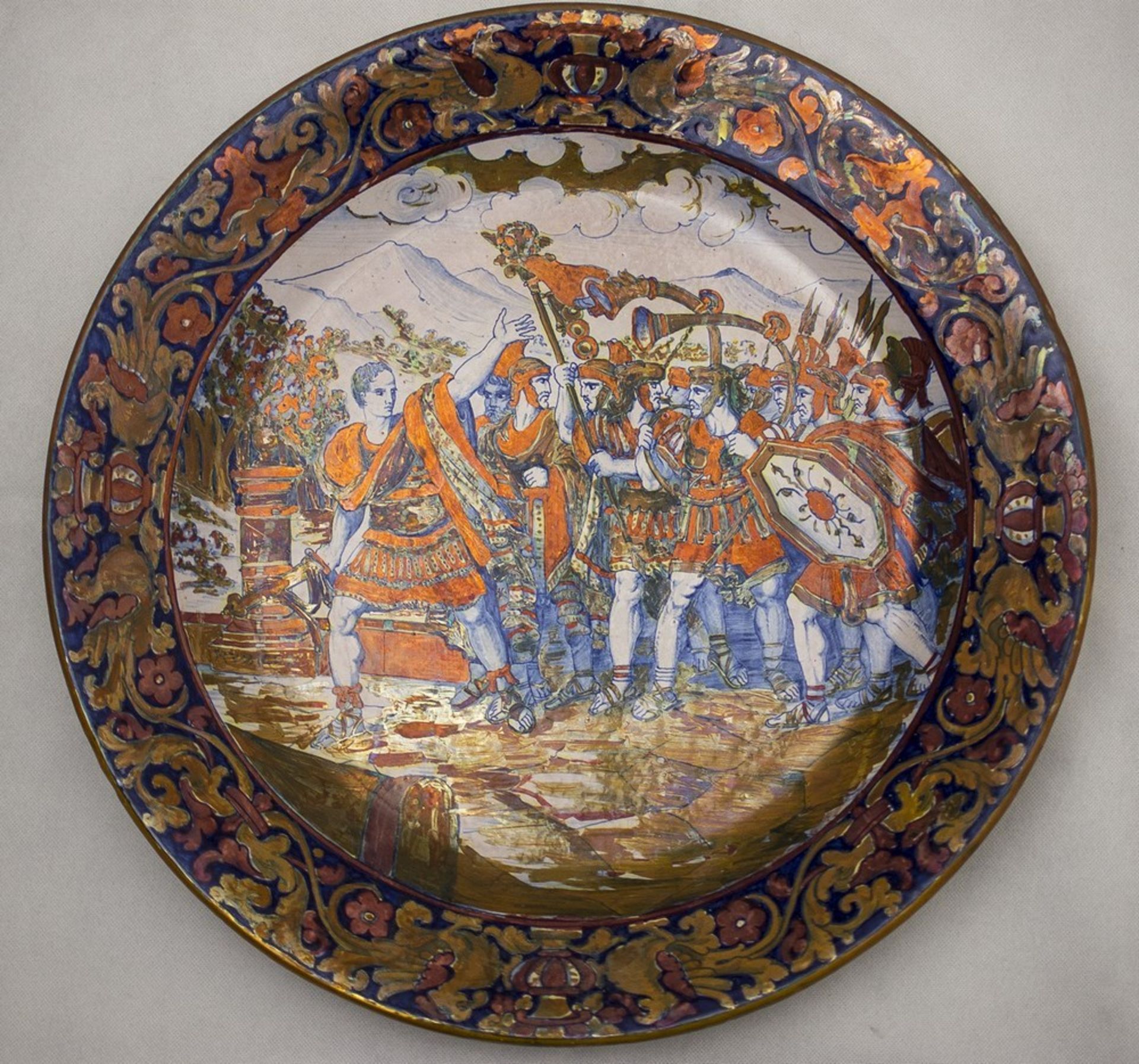 LARGE CERAMIC DISH, GUALDO TADINO LATE 19TH-CENTURY coloured, decorated with Roman battle scene with