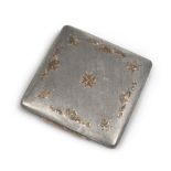 TROUSSE IN SILVER AND GOLD, ITALY INITIATE XX CENTURY with a square shape with a knurled base and