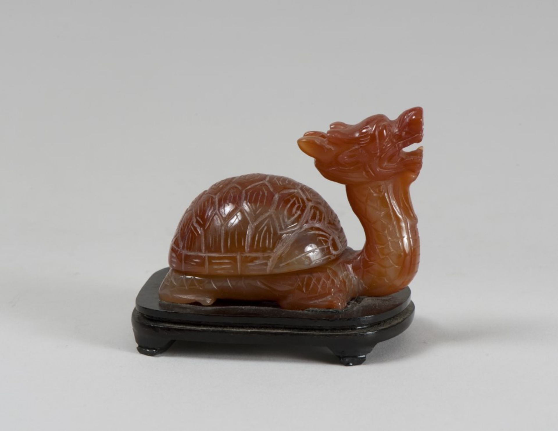 A CHINESE CHALCEDONY CENSER. 20TH CENTURY. Measures CM. 6 X 7,5 X 4. INCENSIERE IN CALCEDONIO,