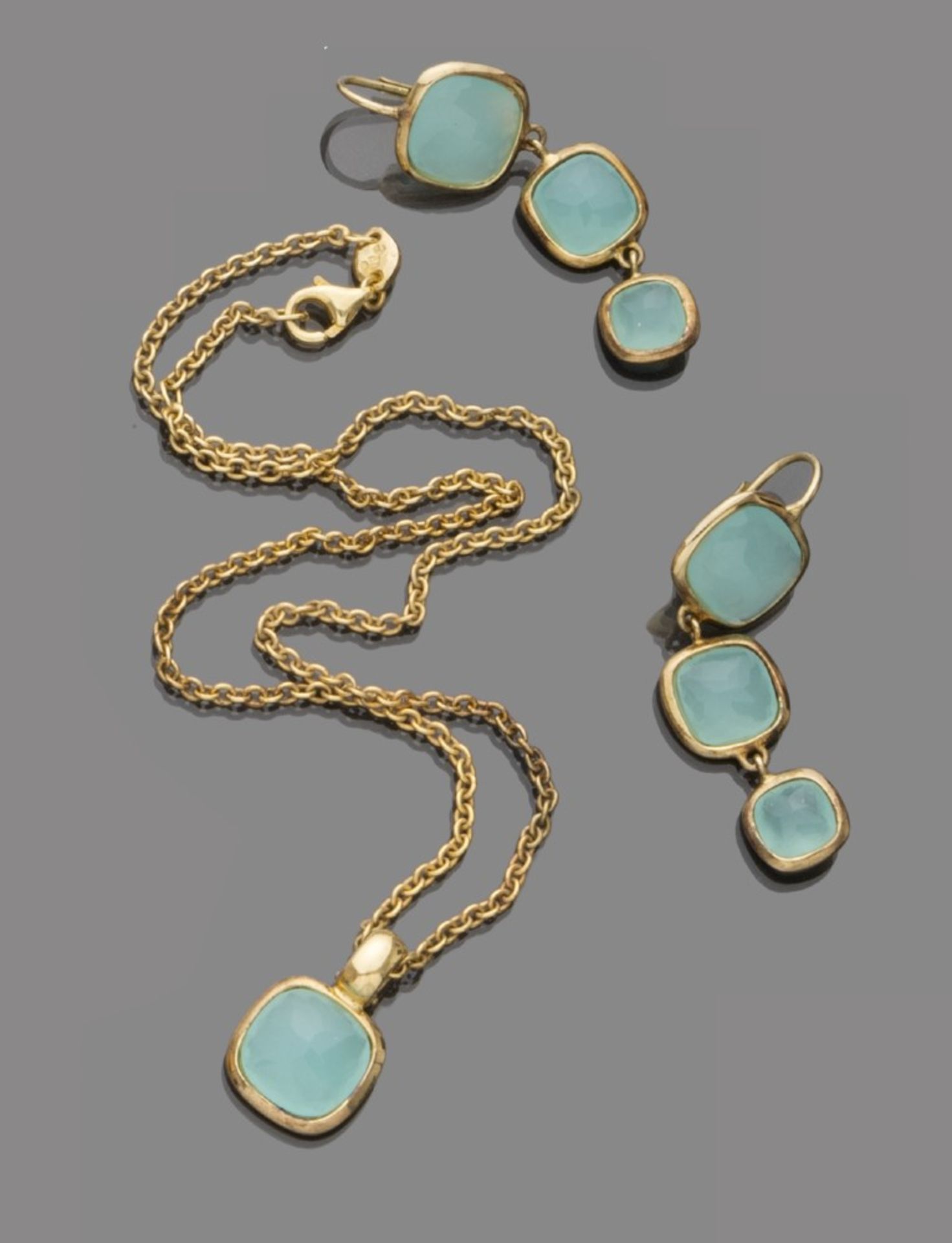 PAIR OF EARRINGS AND NECKLACE in 18 kt yellow gold, with a square-shaped pendant with semiprecious